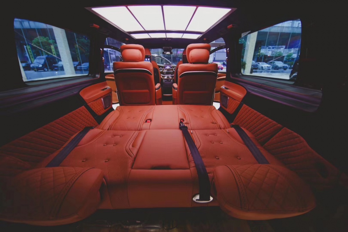 全新奔驰迈巴赫vs680红色内饰私人订制款现车到店