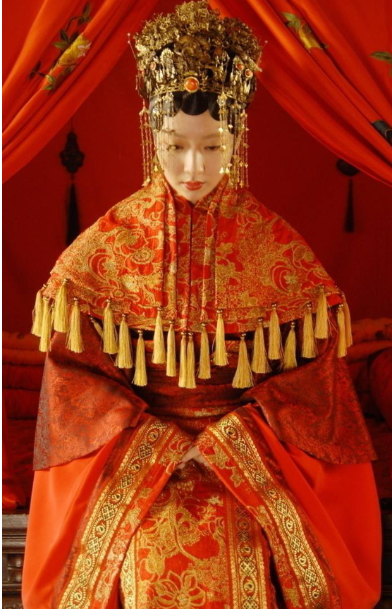 薛姨妈精明一辈子,为何让女儿嫁进落魄贾府?薛宝钗结局让人唏嘘