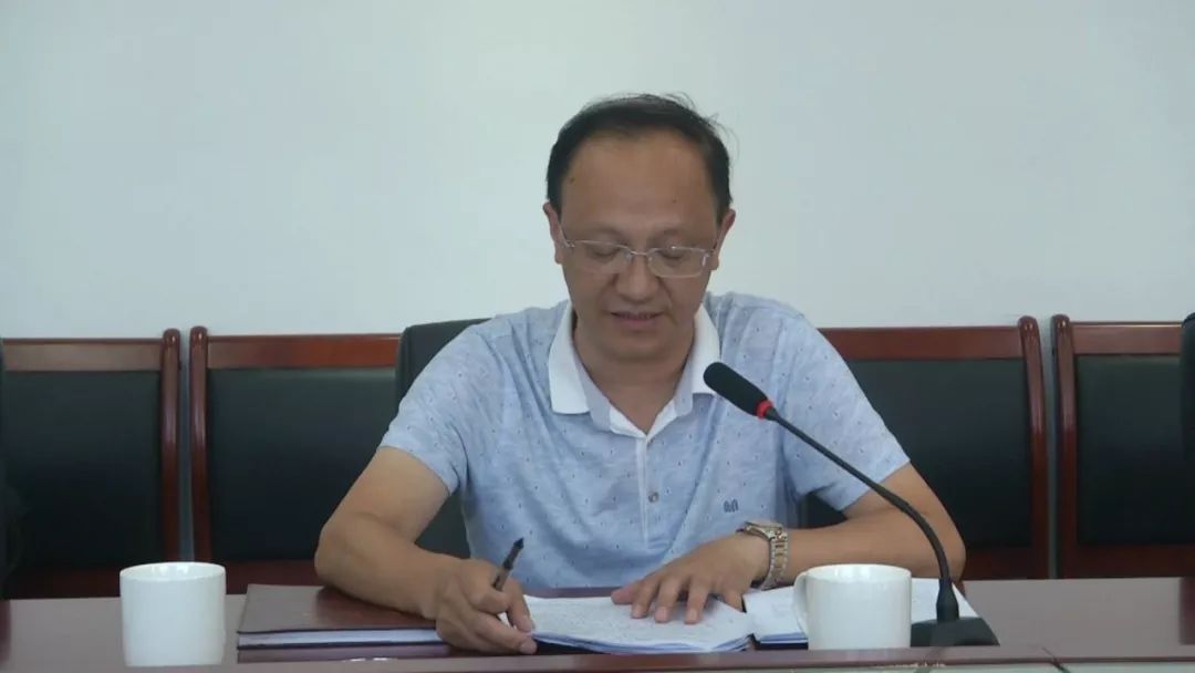 光泽县政府副县长江晖对今年烟叶收购工作着重强调:光泽县烟草局传达