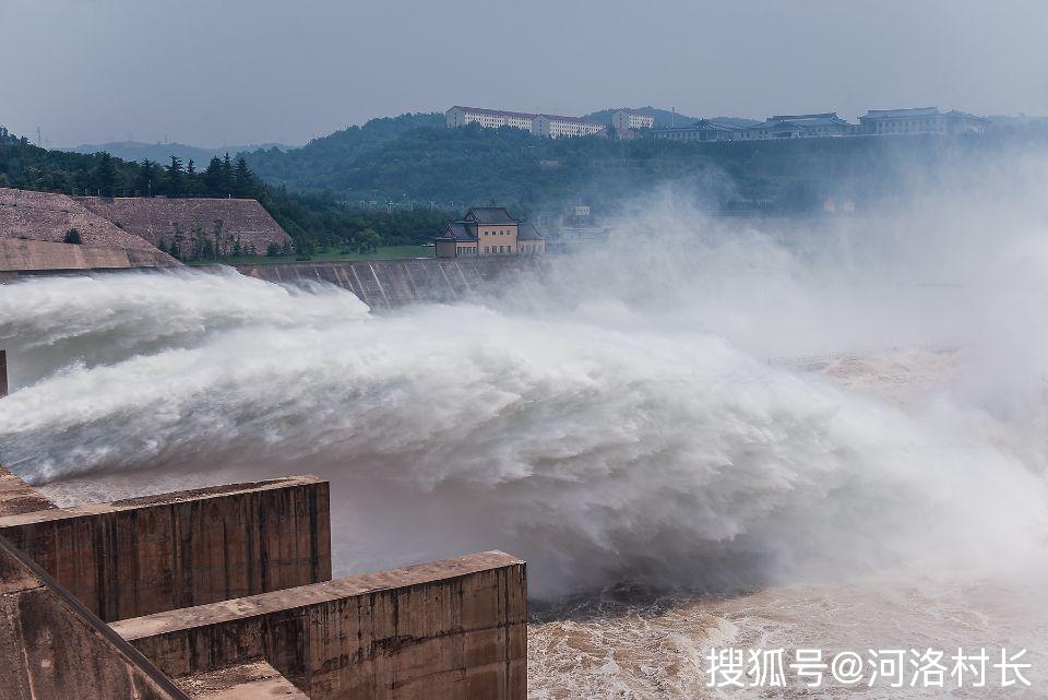 飛流直下三千尺:黃河小浪底洩洪