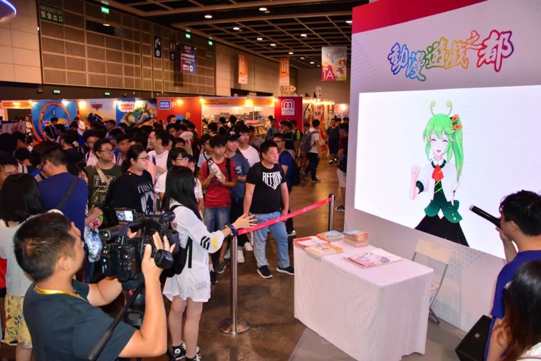 漫展签售引粉丝热捧潮流科技享动漫盛宴这届广州动漫很行
