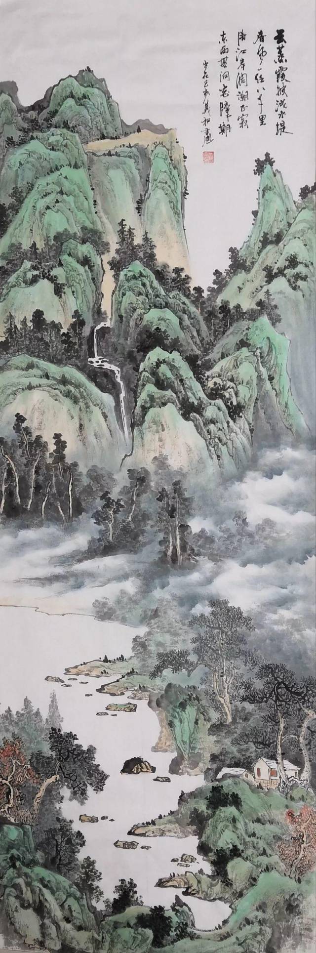 山水画创作中,如何营造连绵不绝,苍翠欲滴的壮丽画面?