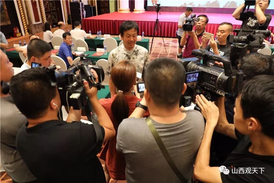 来自山西吕梁岚县的挑战者杨拴明是一名书法爱好者,有着十七八年深厚