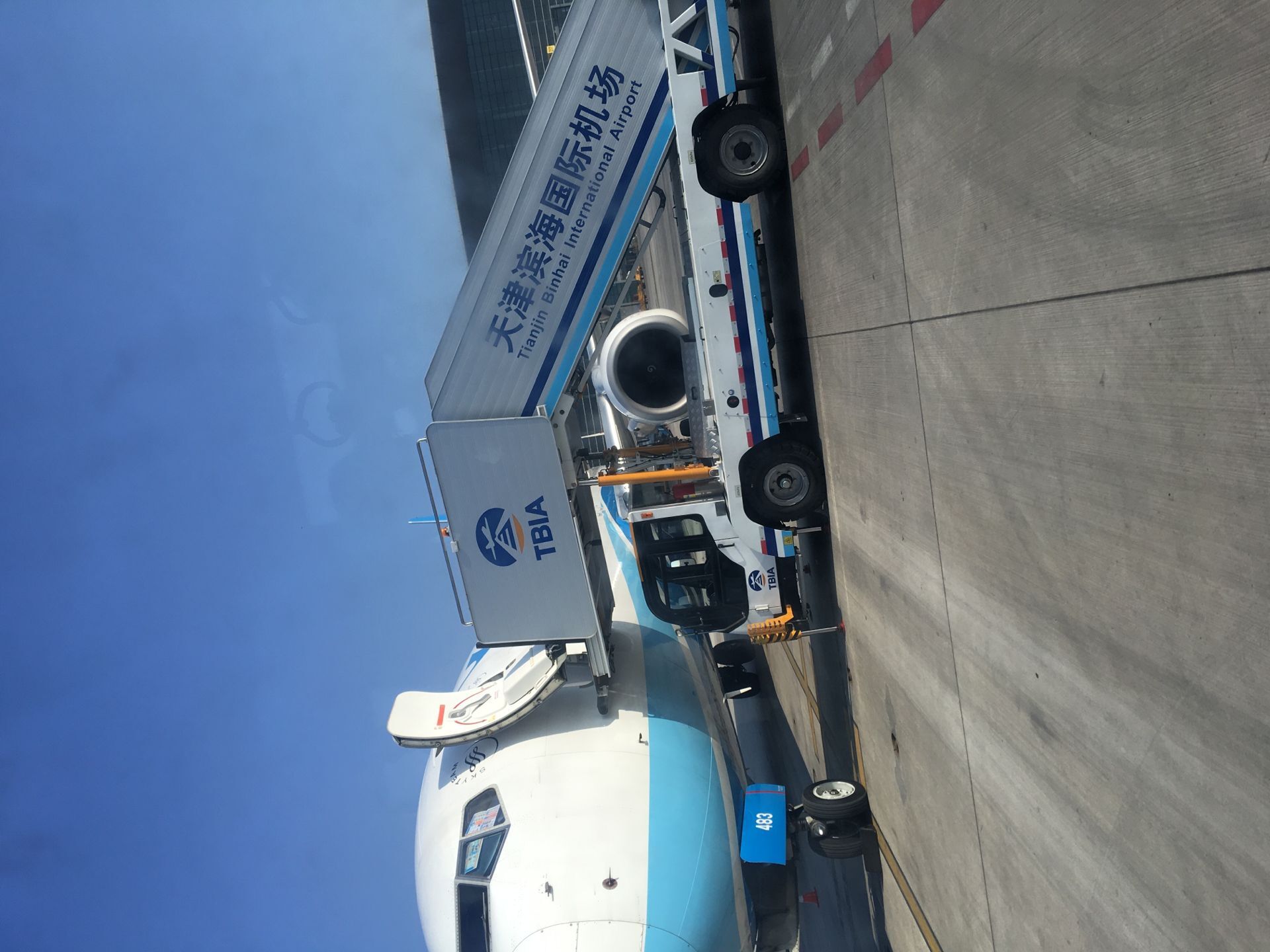 天津滨海国际机场停机坪早晨7点半实拍各种飞机