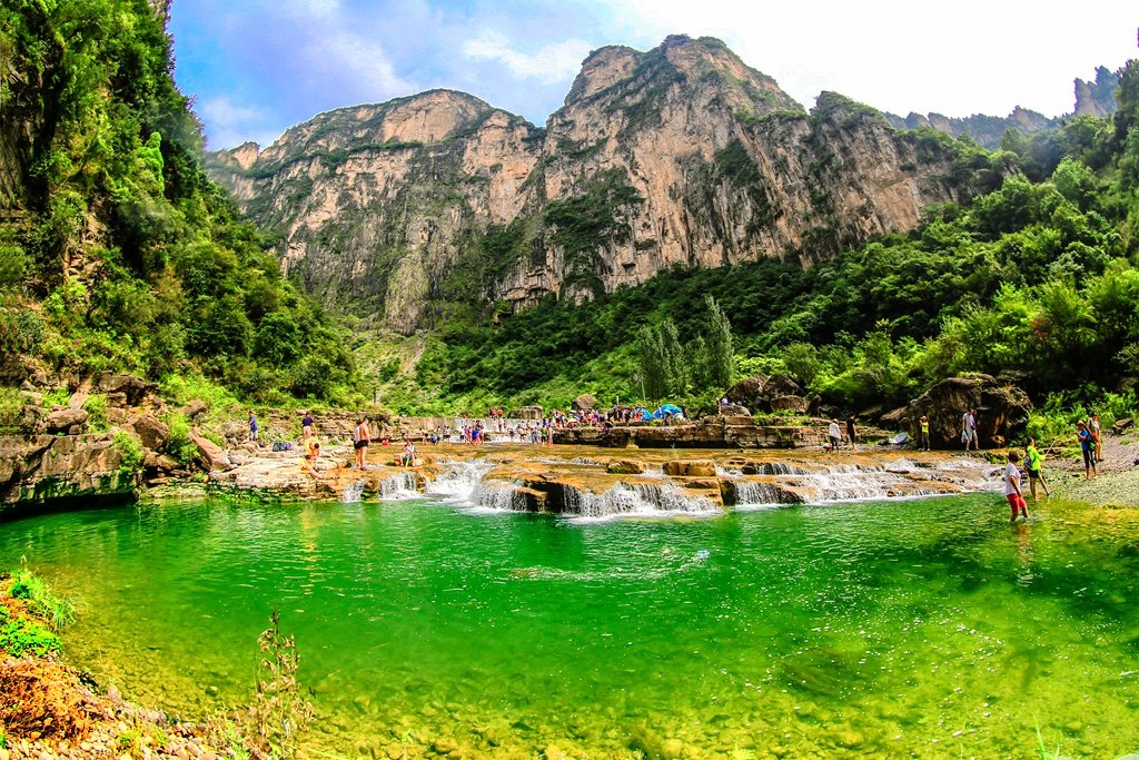 风光秀丽的 红豆杉大峡谷