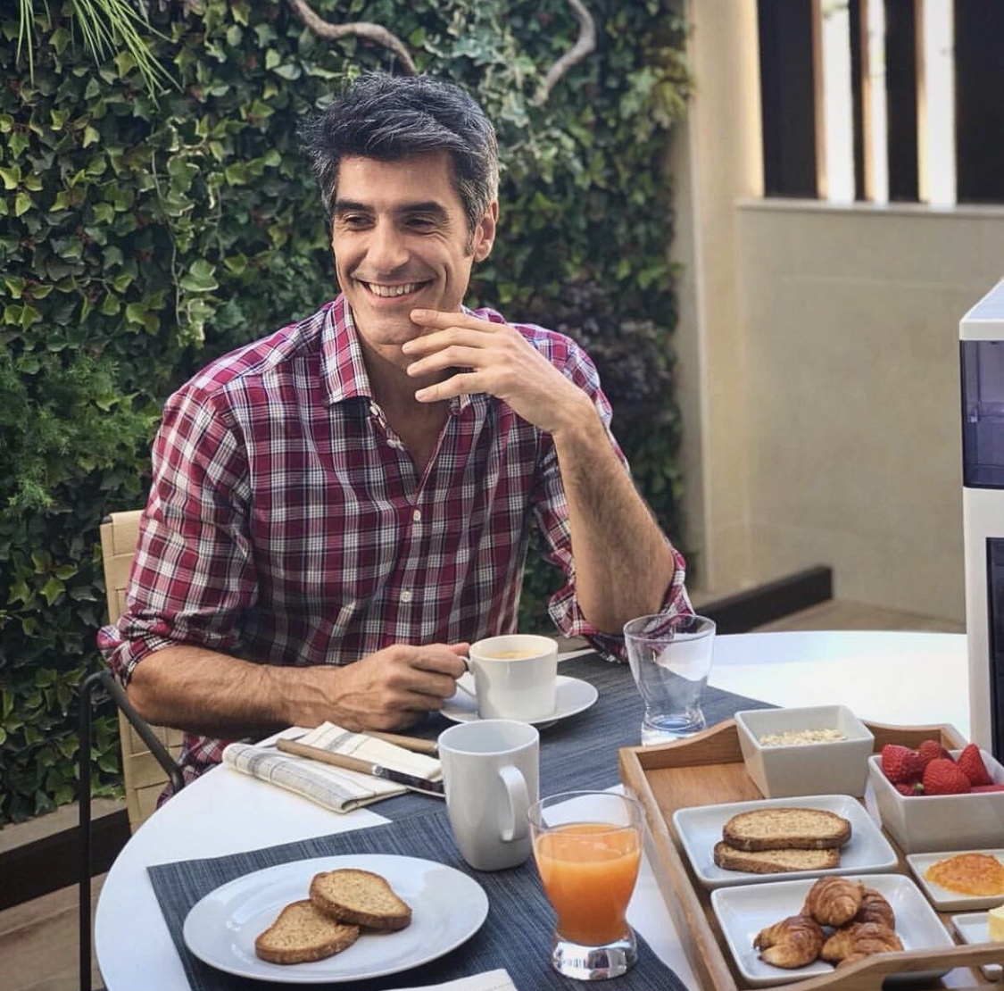 西班牙超模jonkortajarena公布新恋情告别过去thankunext