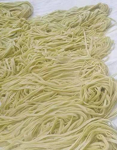 煮干豆丝:将豆丝冷水下锅,加入适量食用油,大火煮