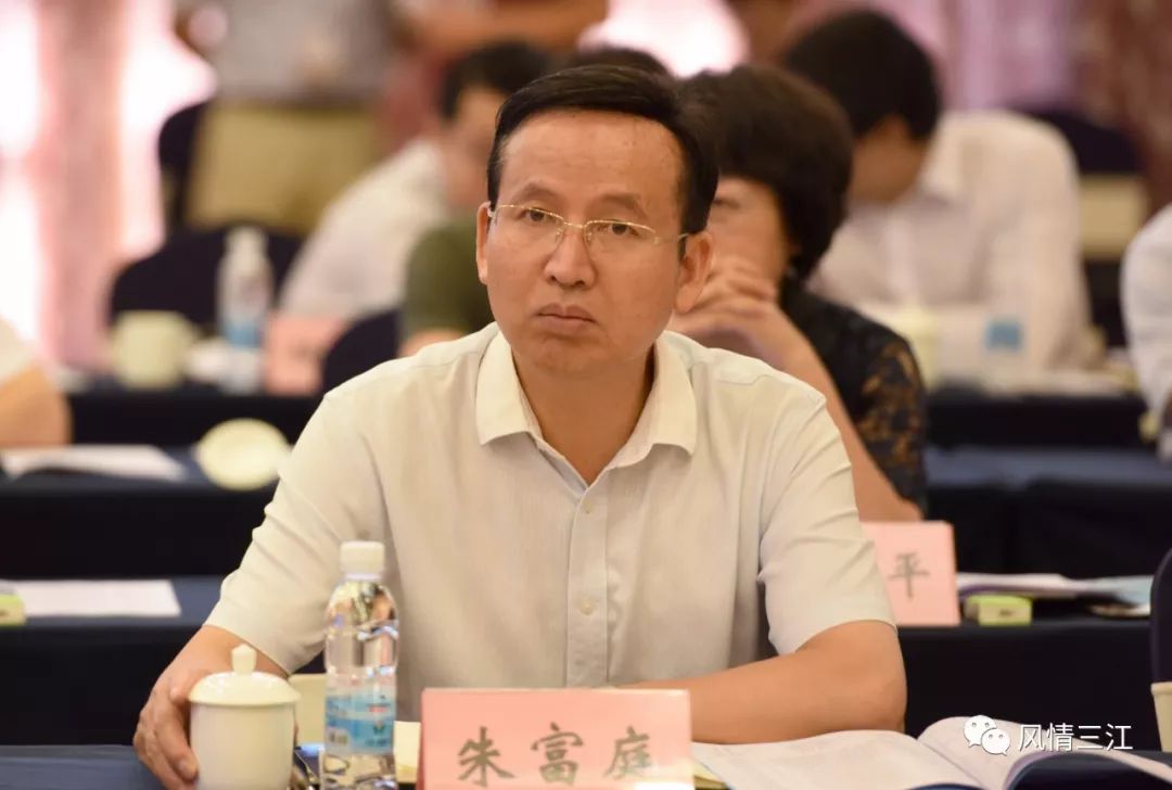 柳州市委书记郑俊康在座谈会上致辞农业农村部副部长于康震在座谈会上