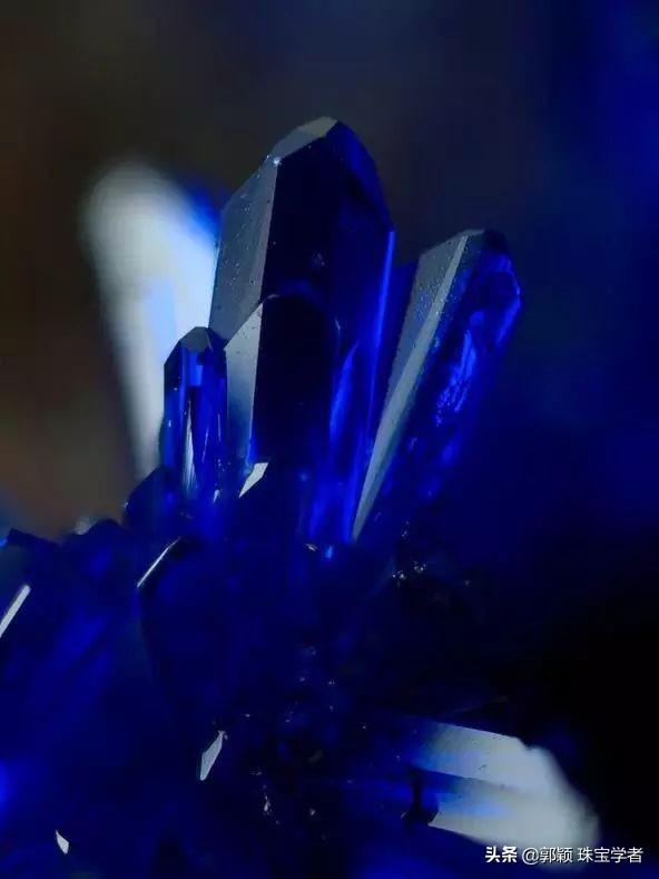 比宝石还漂亮的矿石蓝铜矿