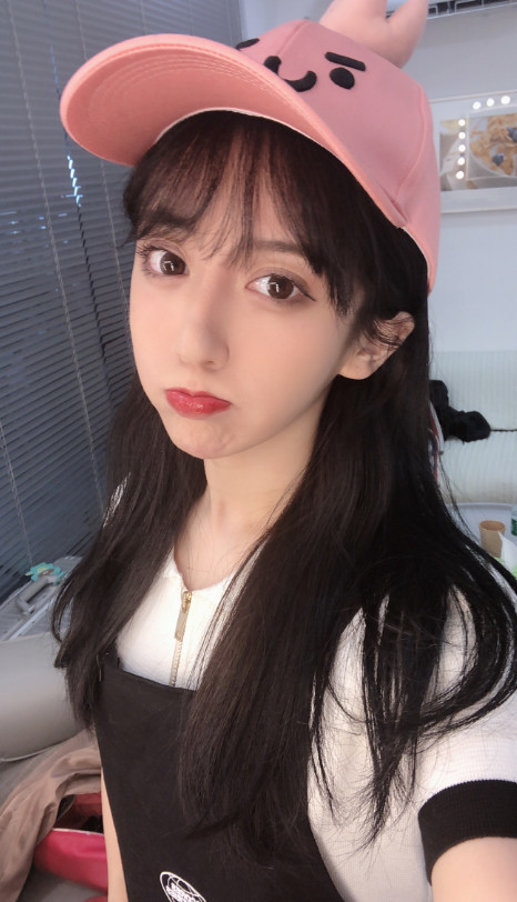 呆妹儿晒身份证证件照意外吸睛老女人竟嫩得能掐出水