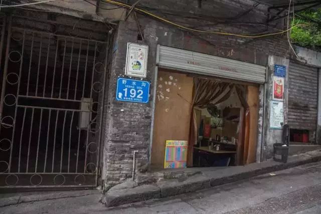 藏在观音桥富人区里的"贫民窟",是另一个重庆_水沟