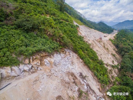 擴建高速公路高位高陡巖質邊坡防護工程方案思考