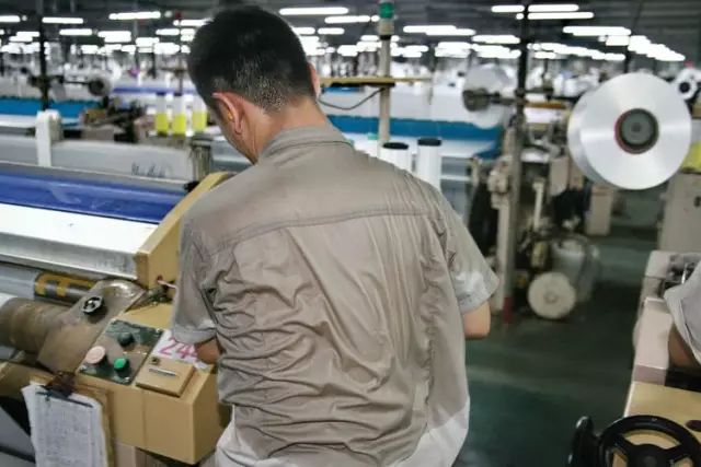【点赞】辛苦了!在40℃ 的高温下工作的一线纺织人