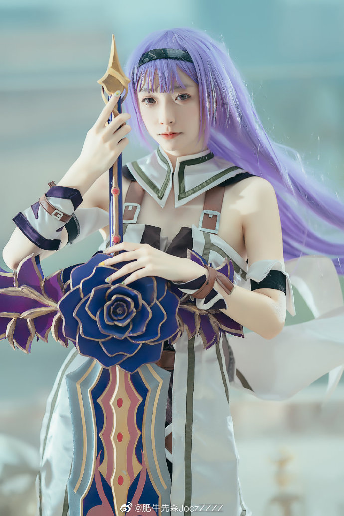 纯白魔女高颜值小姐姐十六咬羽芽音性感cos