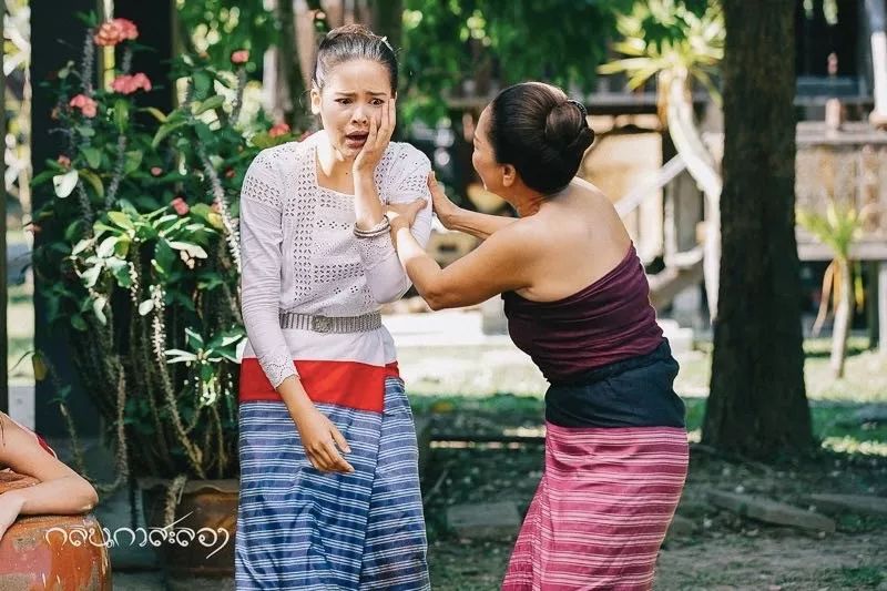 最新泰剧戛萨珑花香里的近现代清迈庸那迦人服装