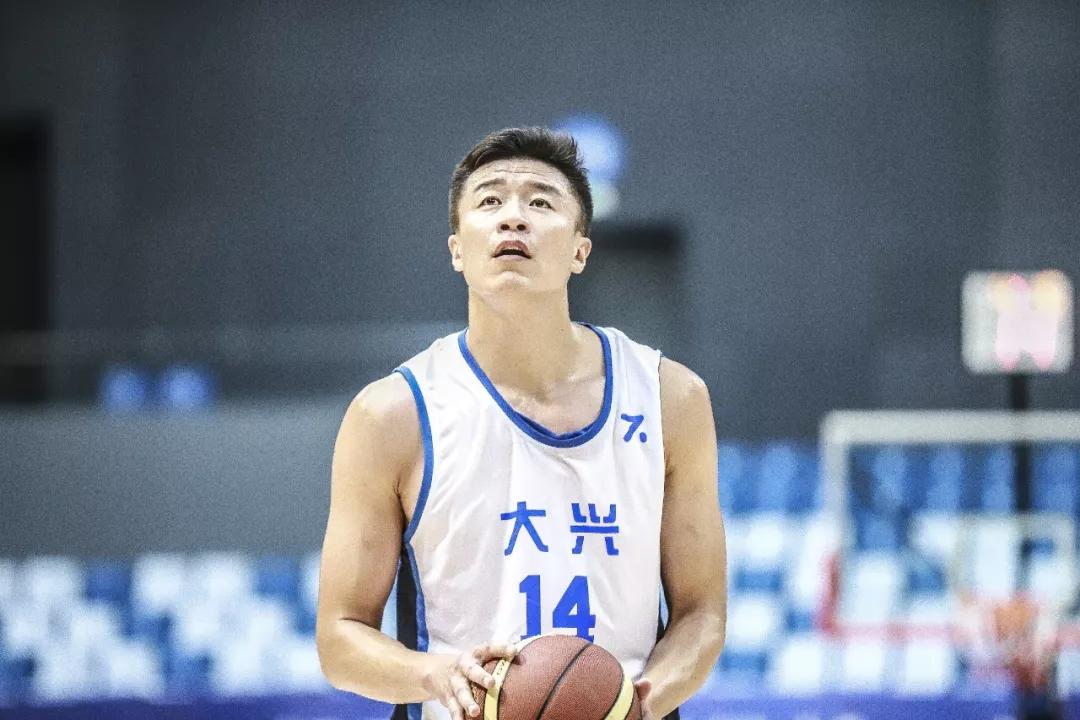 篮球刘以生图片