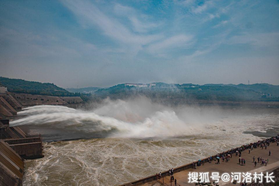 飛流直下三千尺:黃河小浪底洩洪