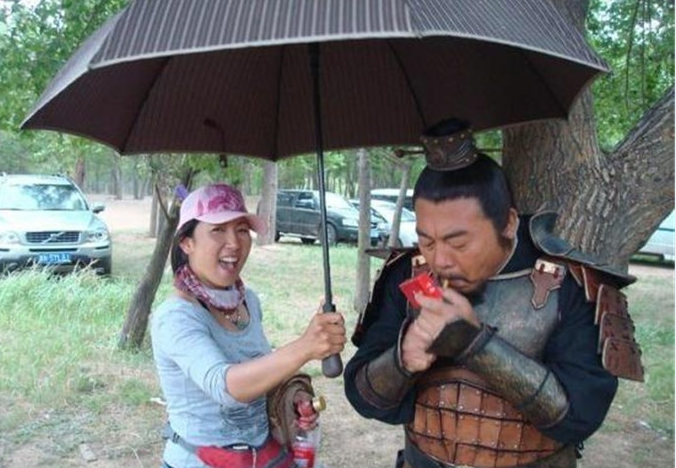 三国饰演张飞生病住院关羽看三弟一首诗催人落泪
