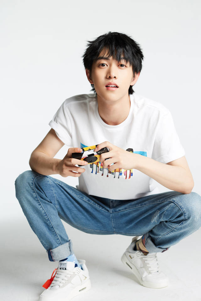 陈翔宇公益写真发布主演新戏即将开机