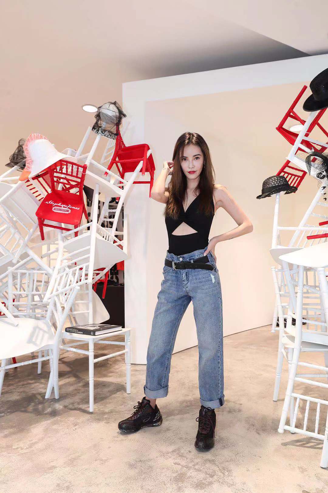 李方丁亮相asics品牌活动 率真纯粹释放开心能量