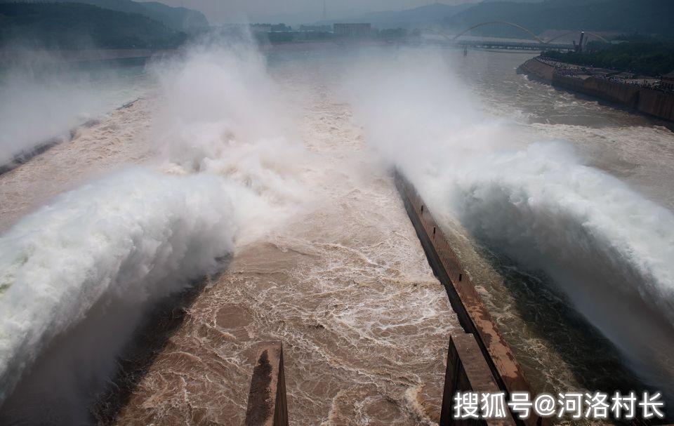 飛流直下三千尺:黃河小浪底洩洪