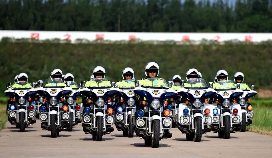 威武震撼聊城公安交警铁骑集体亮相