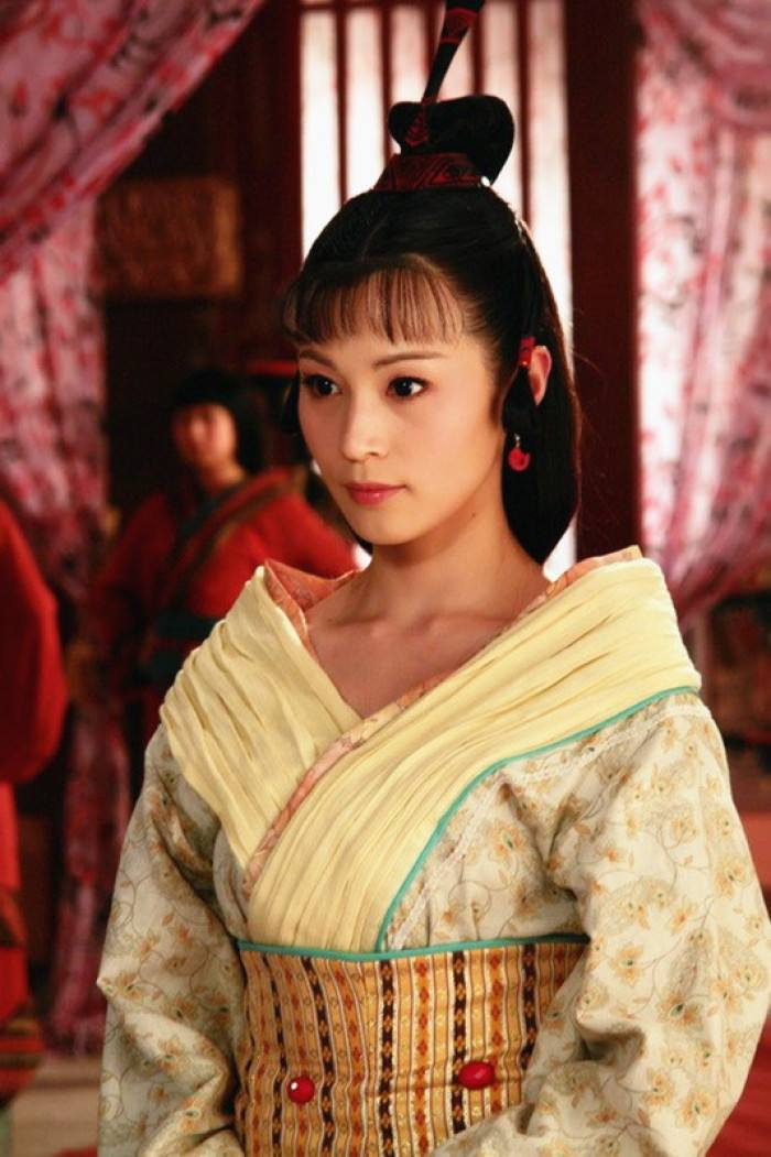 李元儿的姑姑,被张婕妤谋害.石小群在剧中虽然青涩,但却十分清纯靓丽!