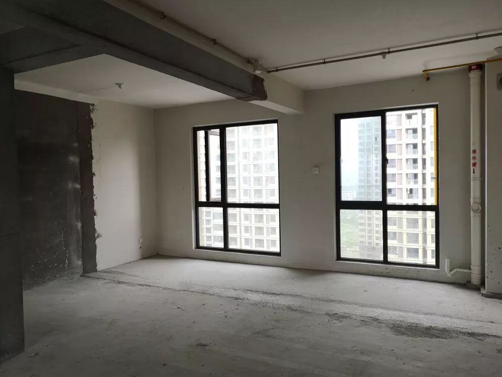 小区架空层品质提升,小区地下室部分区域和屋顶裂缝漏水问题,小区排水