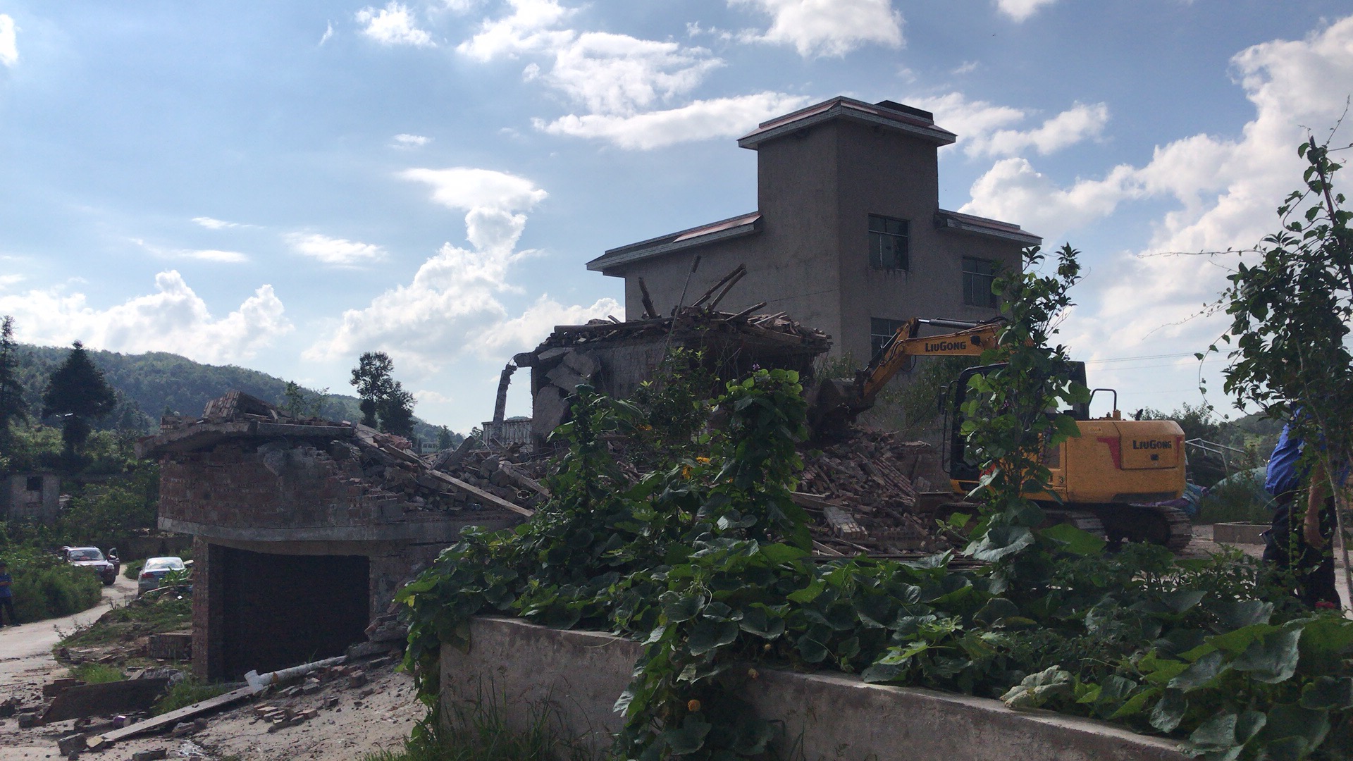 修文县扎佐镇地毯式打击违法违章建筑