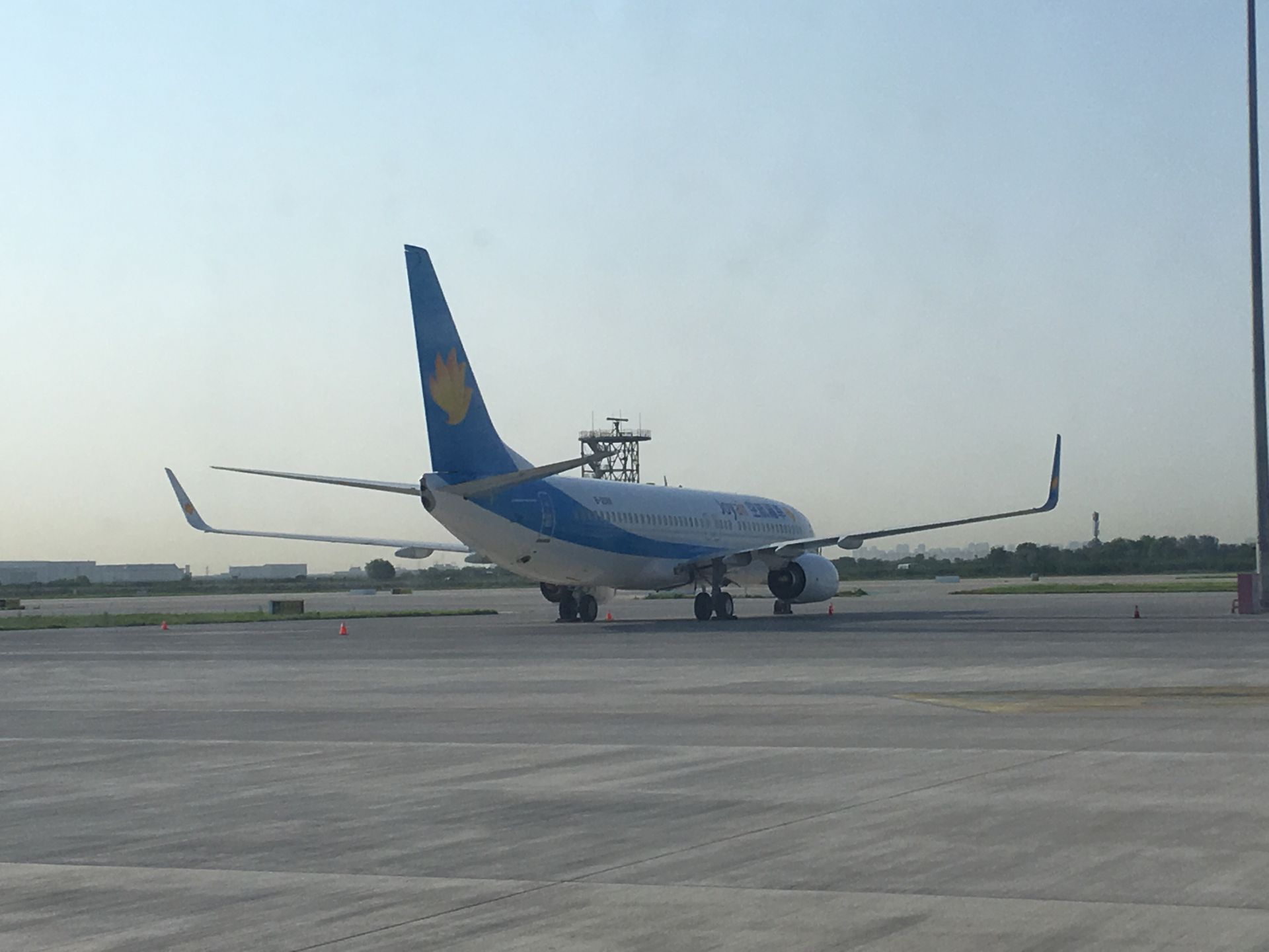 天津滨海国际机场停机坪早晨7点半实拍各种飞机