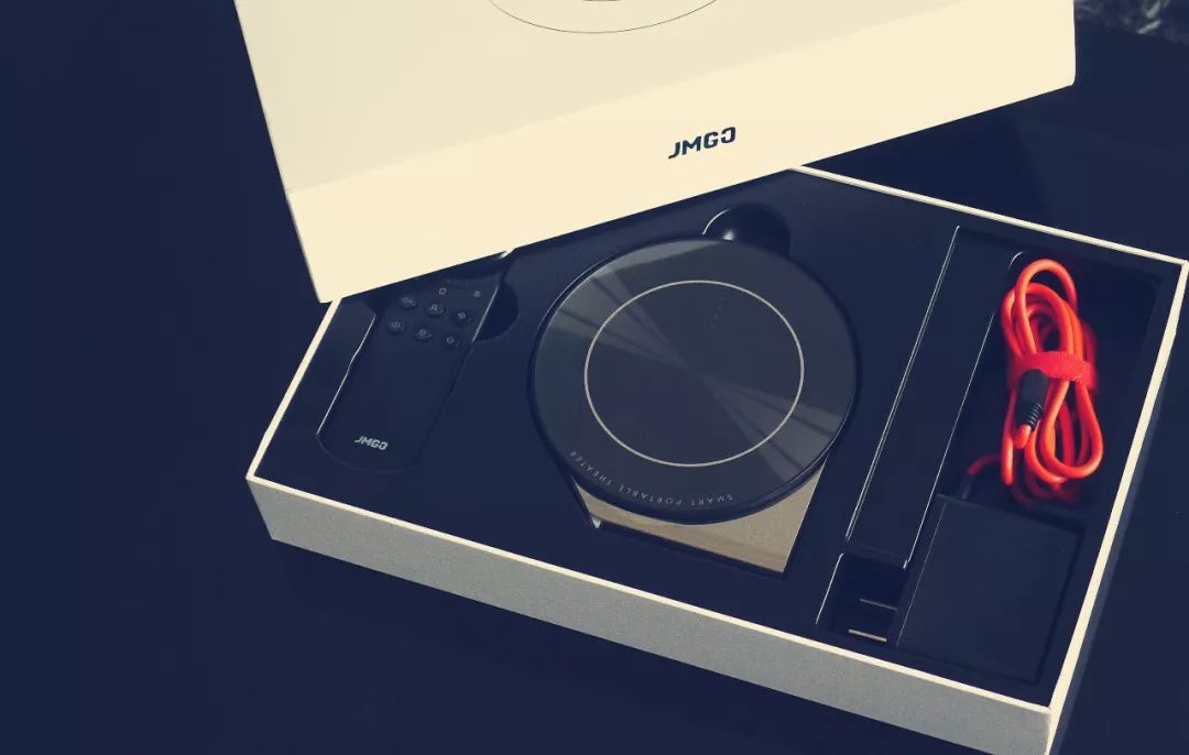 原创80后追影狂人开箱坚果t9迷你便携投影纤巧机身带来震撼视觉