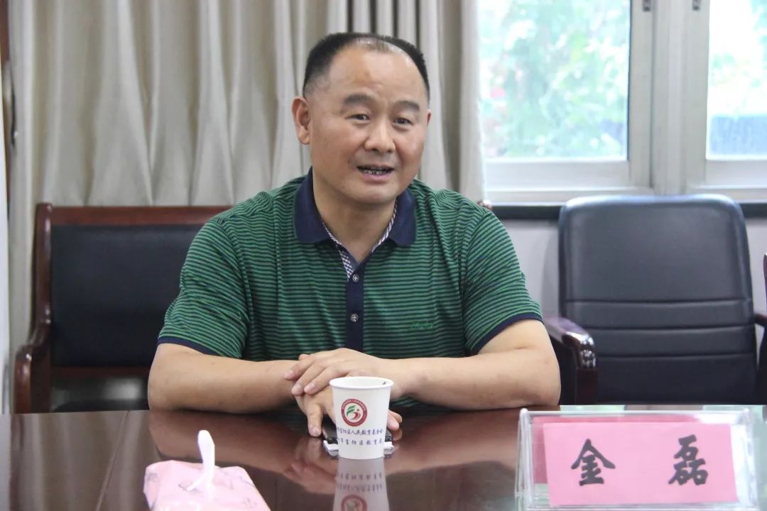 支教教师家属和学校校长发言邵红强,鹿山中学副校长,曾先后在福光中学