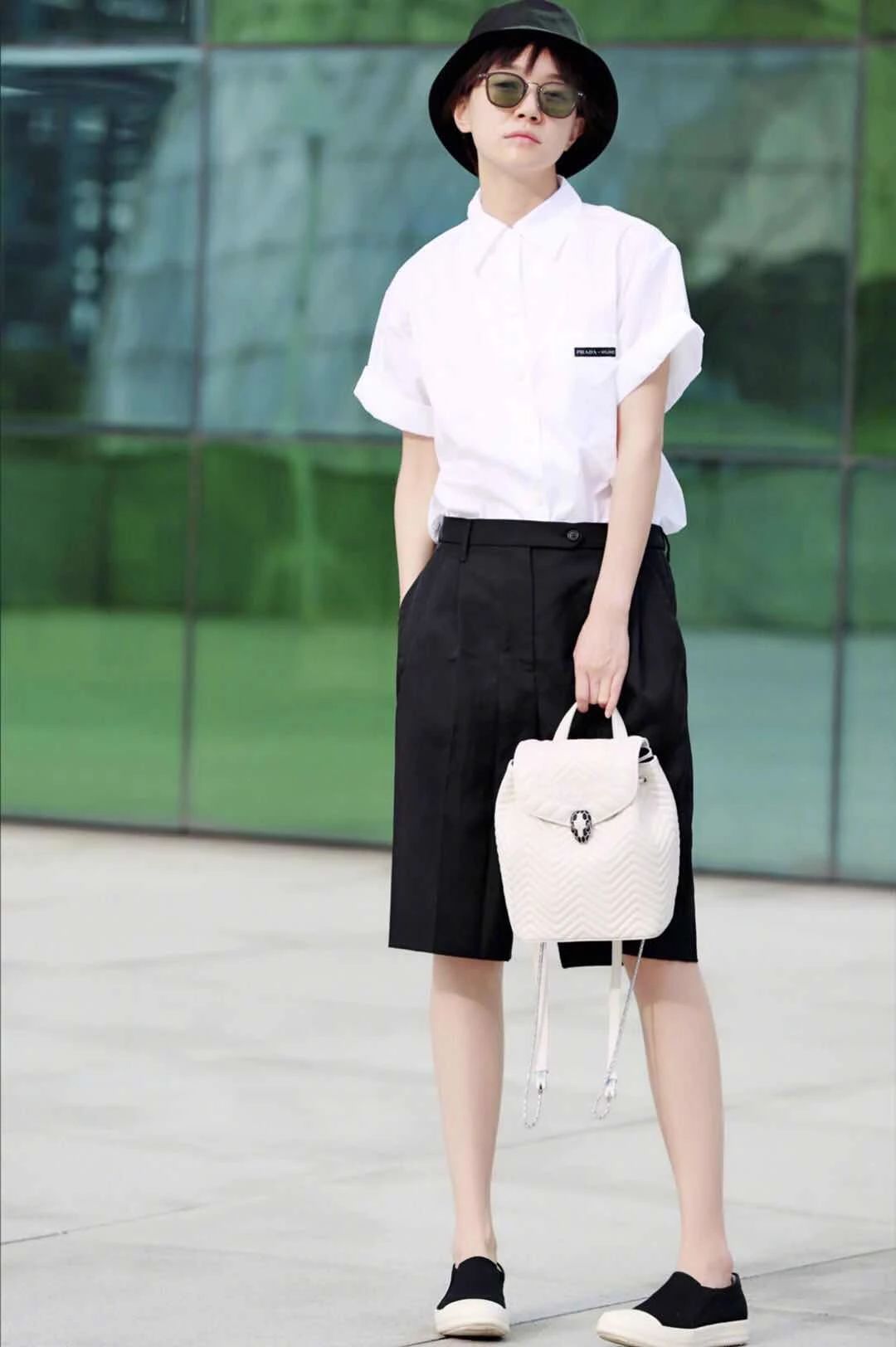 焦俊艳紫色西装气质真好品牌太让人意外不说真的很难猜