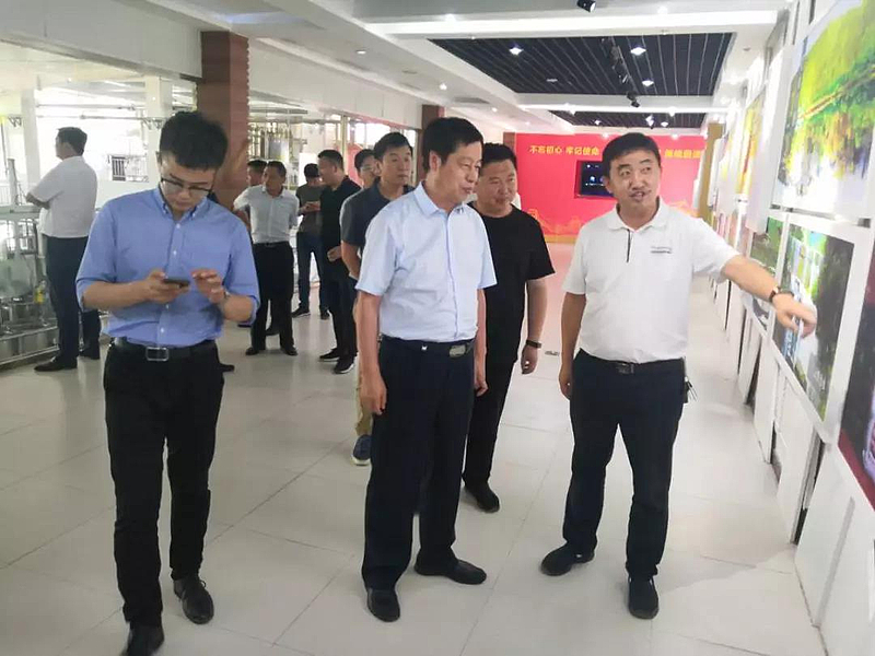 研究院副院长张建军和中国农工民主党中央社会与法制委委员耿献会带队