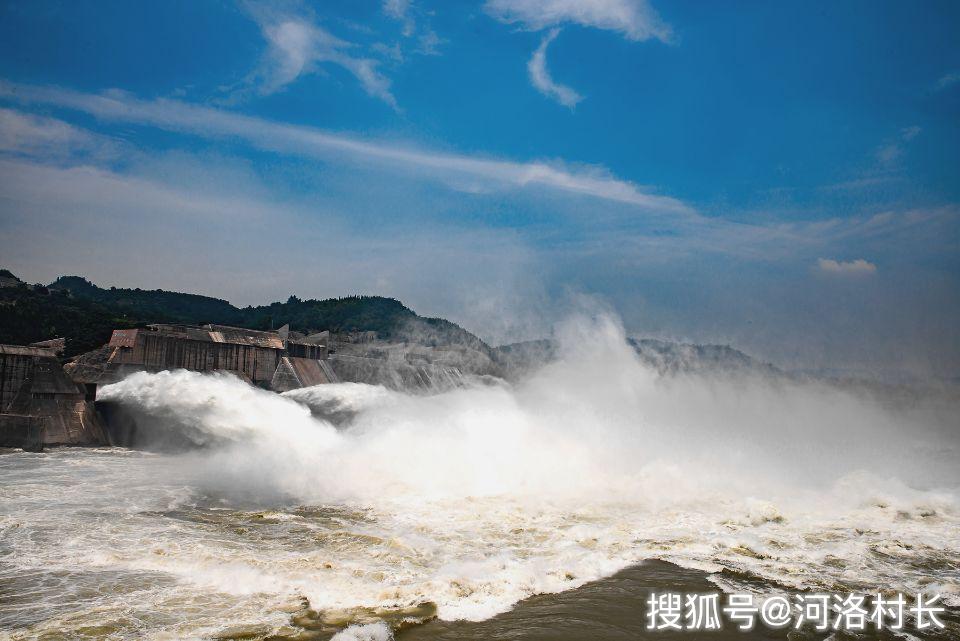 飛流直下三千尺:黃河小浪底洩洪