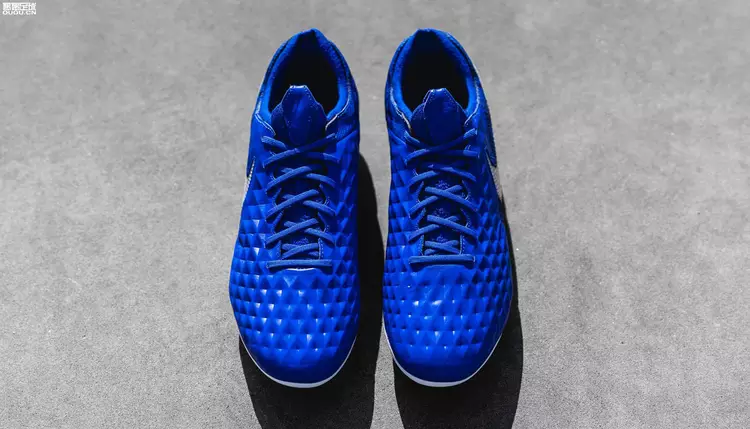 耐克发布传奇8 new lights 配色