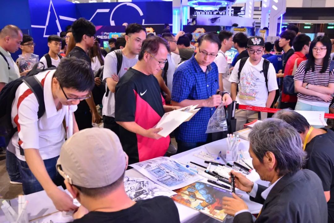 漫展签售引粉丝热捧潮流科技享动漫盛宴这届广州动漫很行