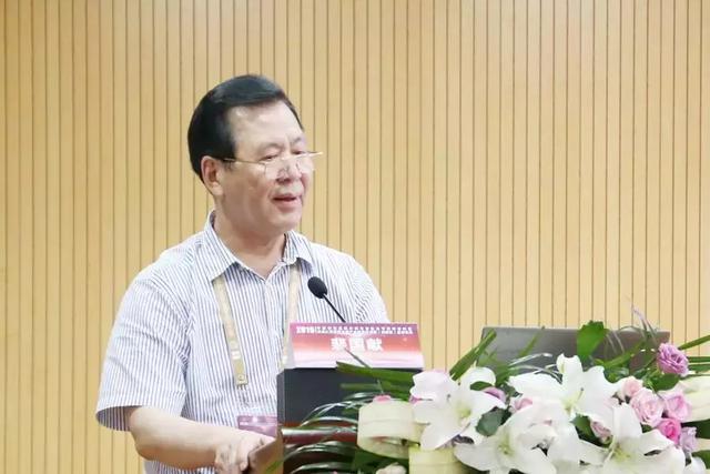 裴国献教授 授课↑赵德伟教授 授课↑秦泗河教授授课↑柴益民教授