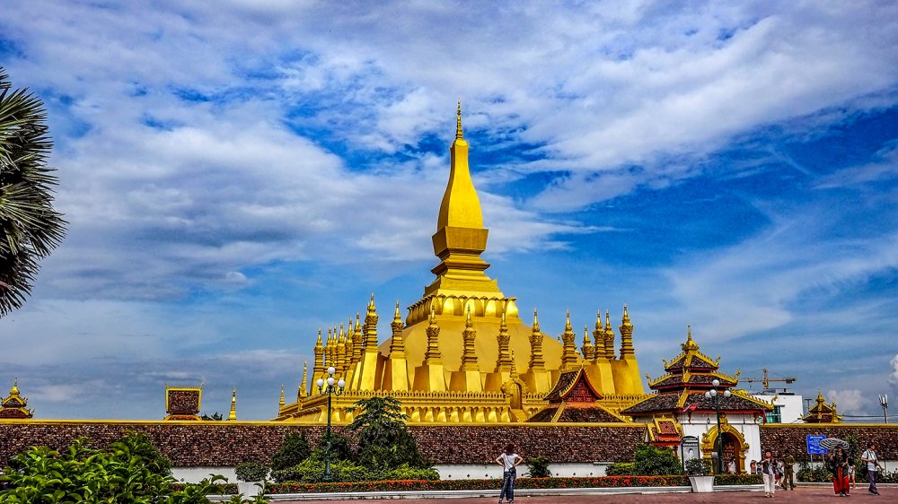 首都万象,自驾东南亚必去的打卡地,寺庙宏伟壮观!_老挝