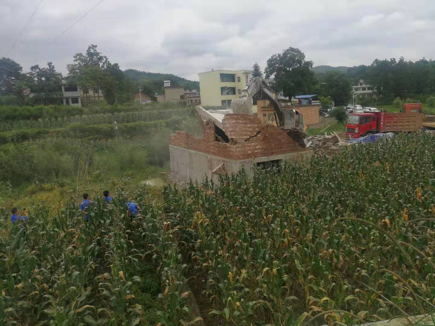 修文县扎佐镇地毯式打击违法违章建筑