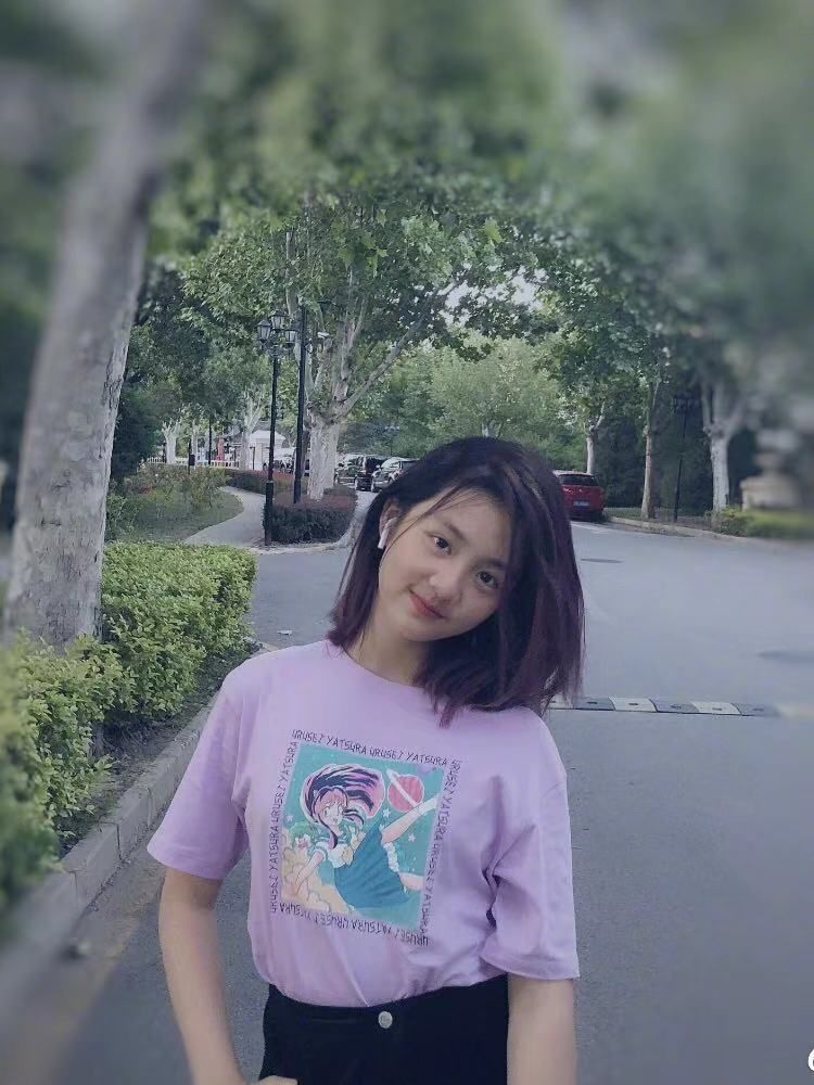 黄磊发文夸多妹爱看书黄少艾装扮潮流时尚网友被各种绘本吸引