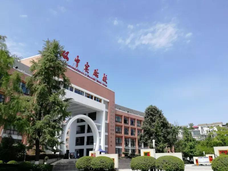 或者说,从中考成绩公布的那一天开始,双流中学实验学校(以下简称"双中