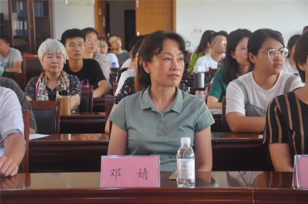 理事,青岛市口腔医学会理事,西海岸新区中心医院口腔科方莉副主任医师