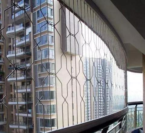 高低层住宅别再装这种防盗网了表面安全实际上很危险