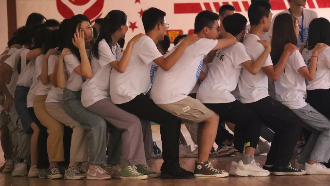 日影渐渐倾斜,今天的游戏环节也迎来了尾声.