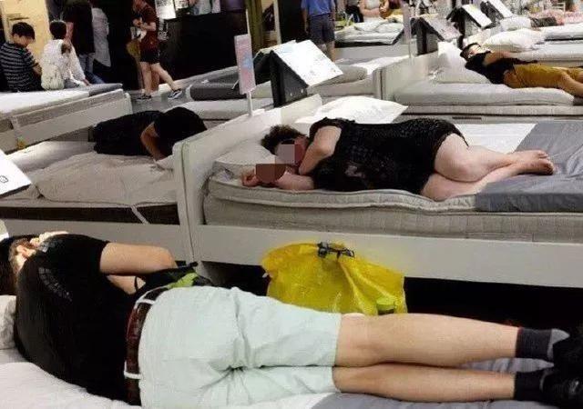 宜家遭花式蹭空调有的一家三口有的穿着睡衣本家可能真是一斛眼泪