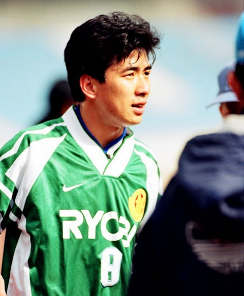 在四川足球的历史上,邹侑根不如马明宇,黎兵的名头响,不如魏群有火辣