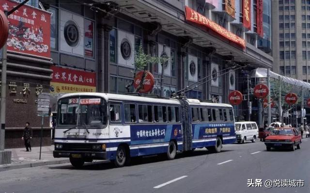有着91年历史的20路电车虽不是最老的,但无疑是上海最经典的线路