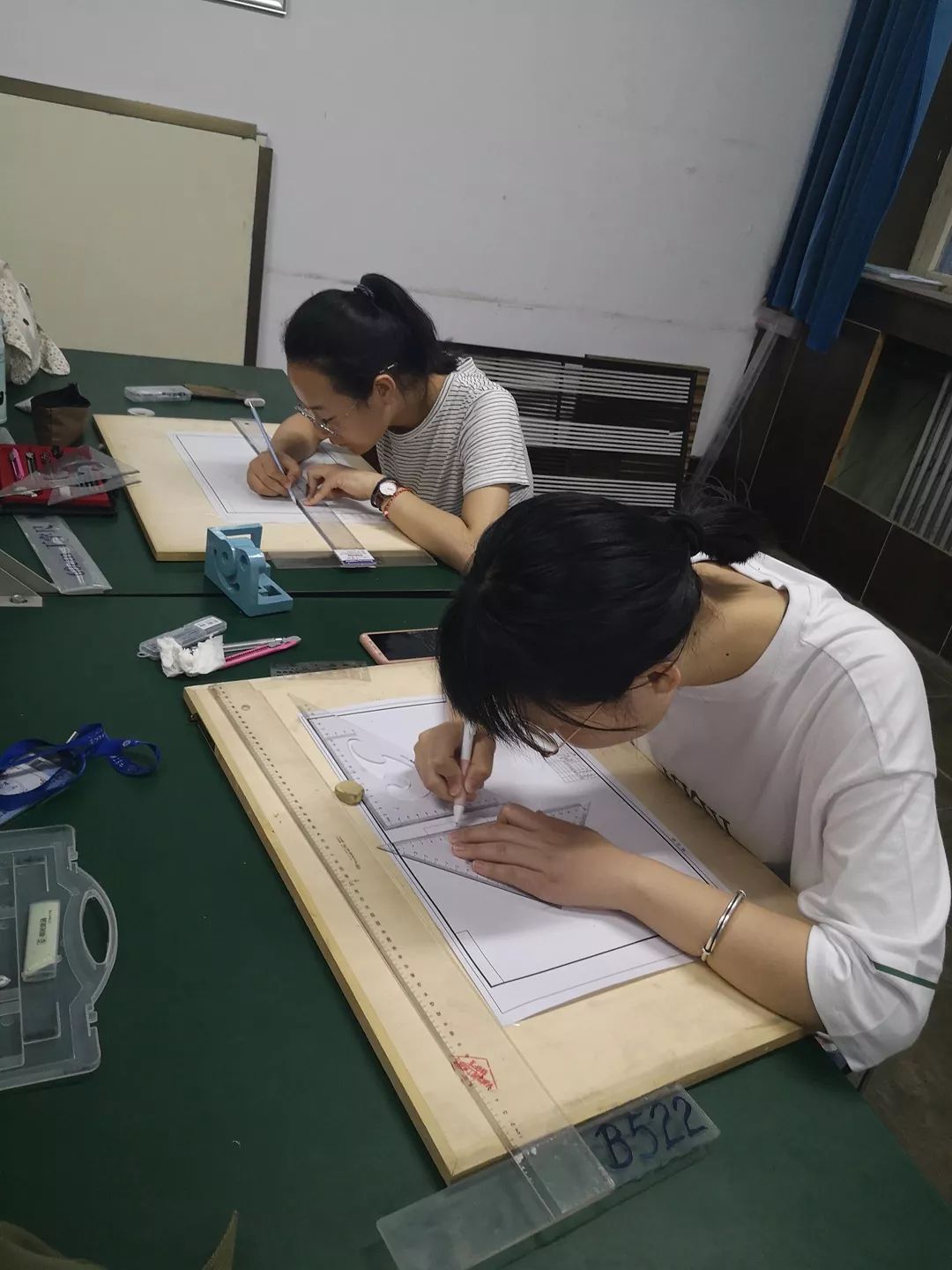 我校学生在第十二届"高教杯"全国大学生先进成图技术与产品信息建模