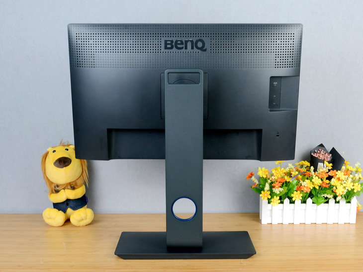 展现更均匀的逼真影像明基27英寸专业摄影修图显示器sw270c评测